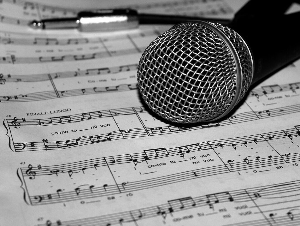 microphone, music, music sheet-805256.jpg